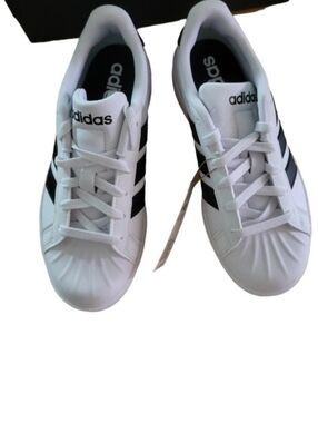 NEW adidas Big Kids' Street Talk White/ Black Sneaker - Size 5